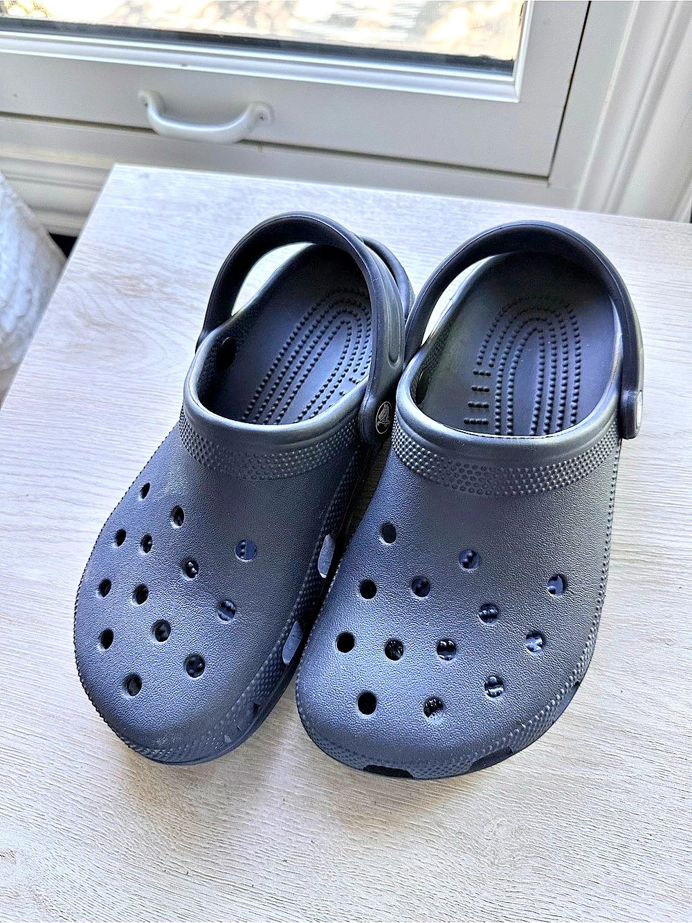 Crocs Classic Clogs Navy Blue Youth J5 Women’s 7